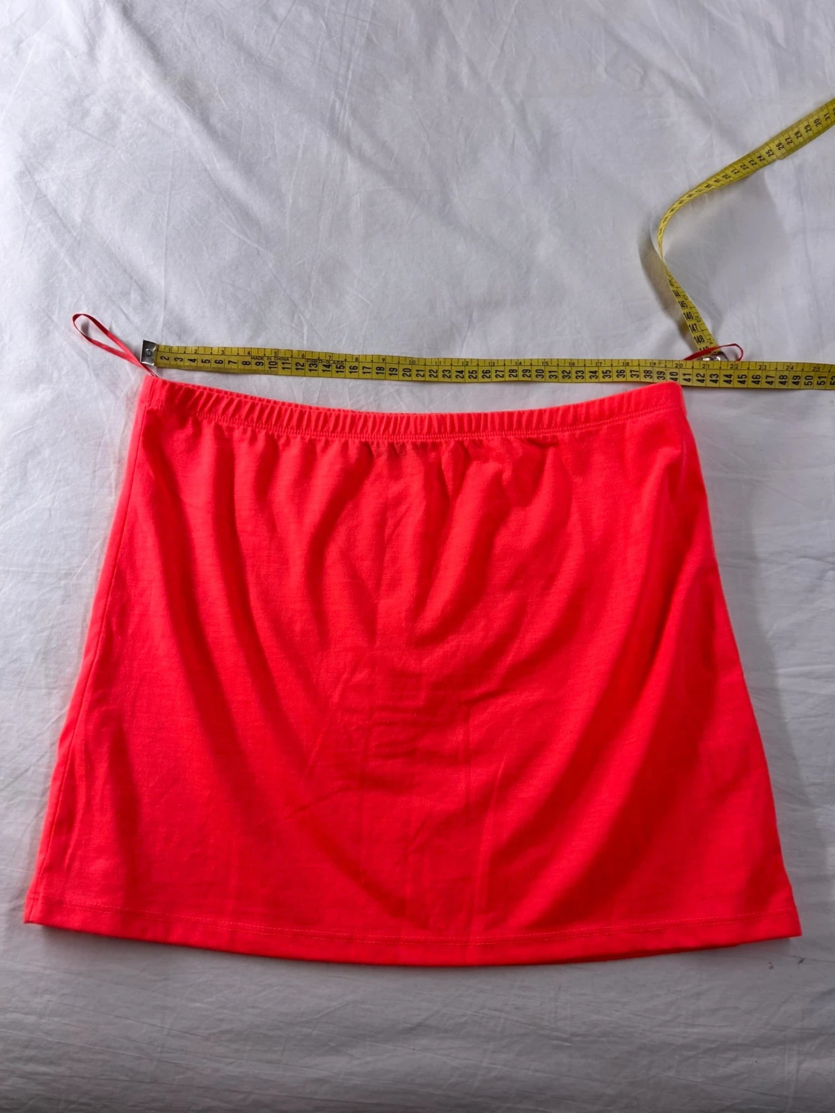 Jupe courte rose internationale taille 16 ans